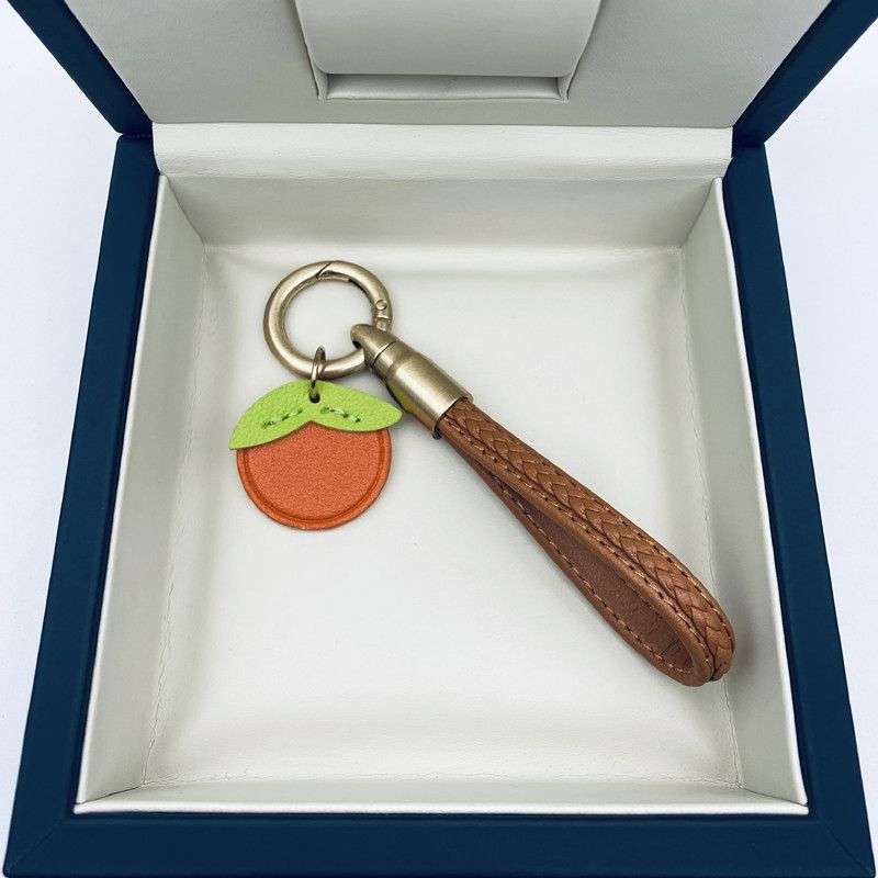 フルーツチャーム付きレザーキーホルダー