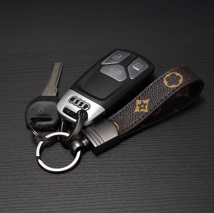 高級革製モノグラムキーホルダー