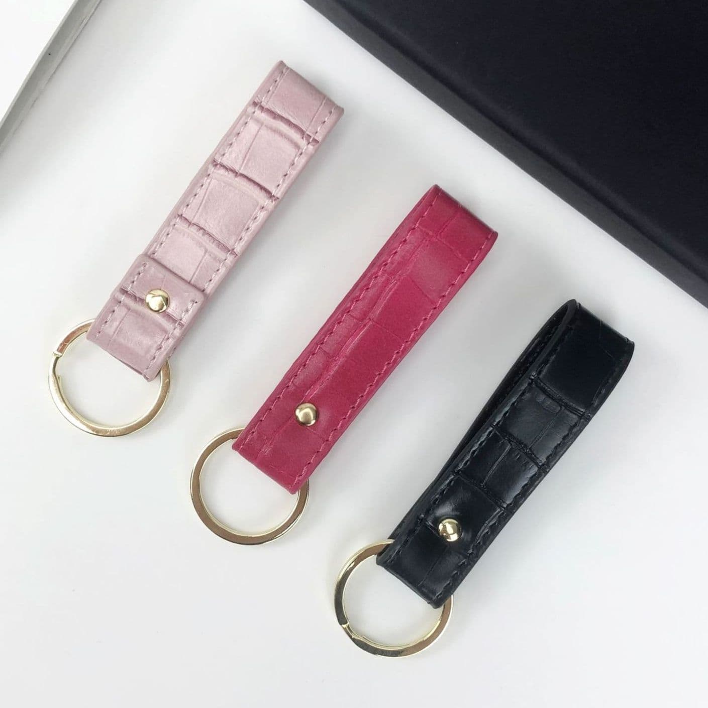 キーリングシンプル 上質革製型押しクロコ風ストラップキーホルダー