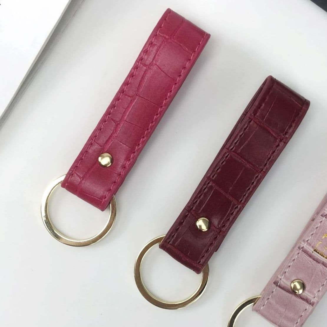 キーリングシンプル 上質革製型押しクロコ風ストラップキーホルダー