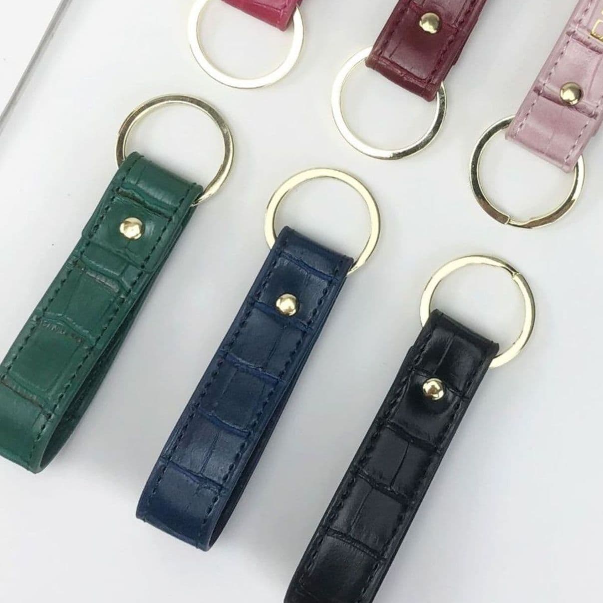 キーリングシンプル 上質革製型押しクロコ風ストラップキーホルダー