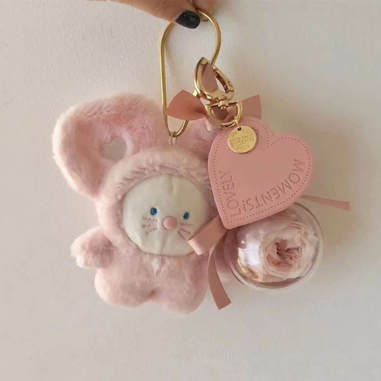 ハートモチーフの高級レザーキーホルダー