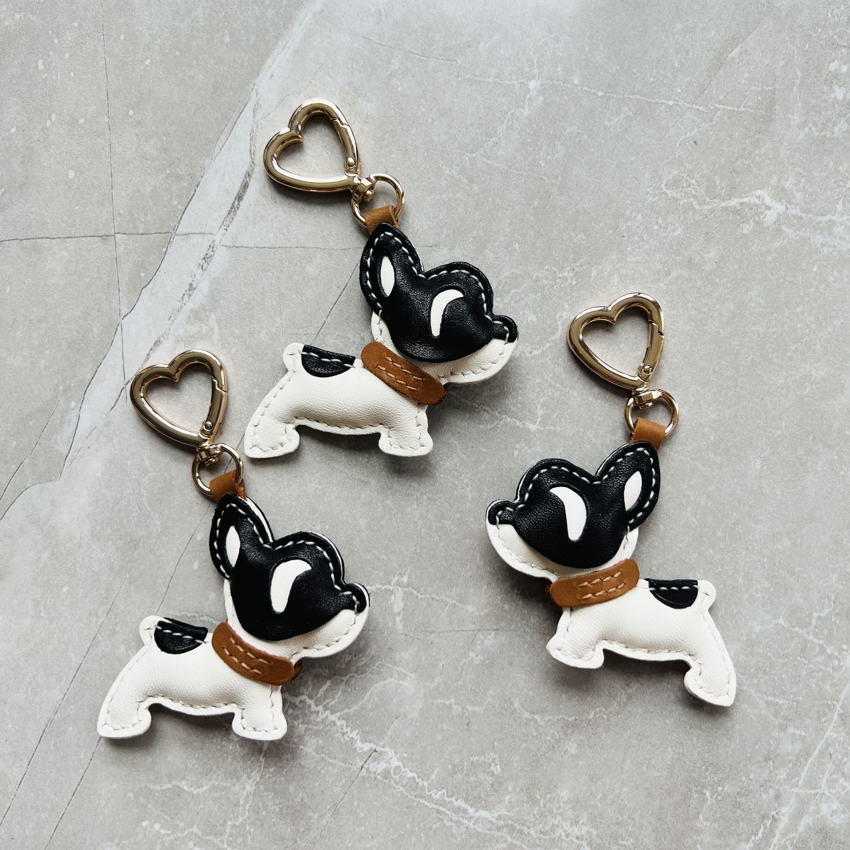 犬モチーフの手作り革細工キーホルダー