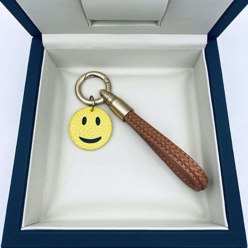 フルーツチャーム付きレザーキーホルダー