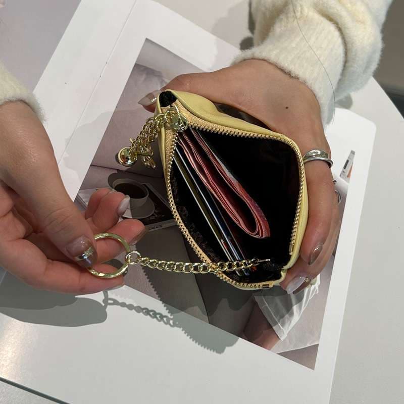 高級感溢れるキルティングキーケース