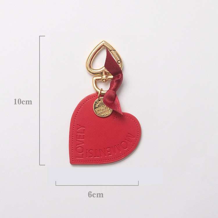 ハートモチーフの高級レザーキーホルダー