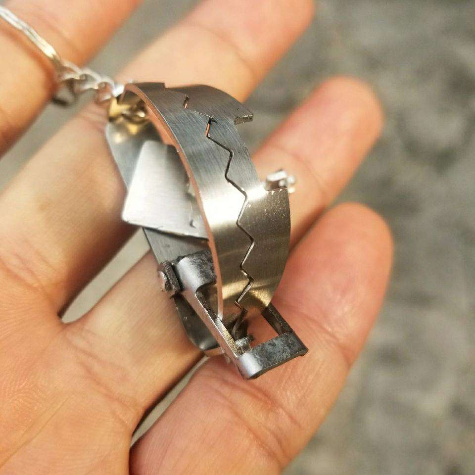 おもちゃのネズミ捕りキーホルダー