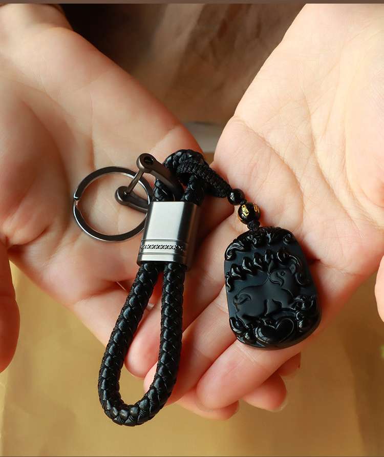 干支の御守り付き 編み込み革紐キーホルダー
