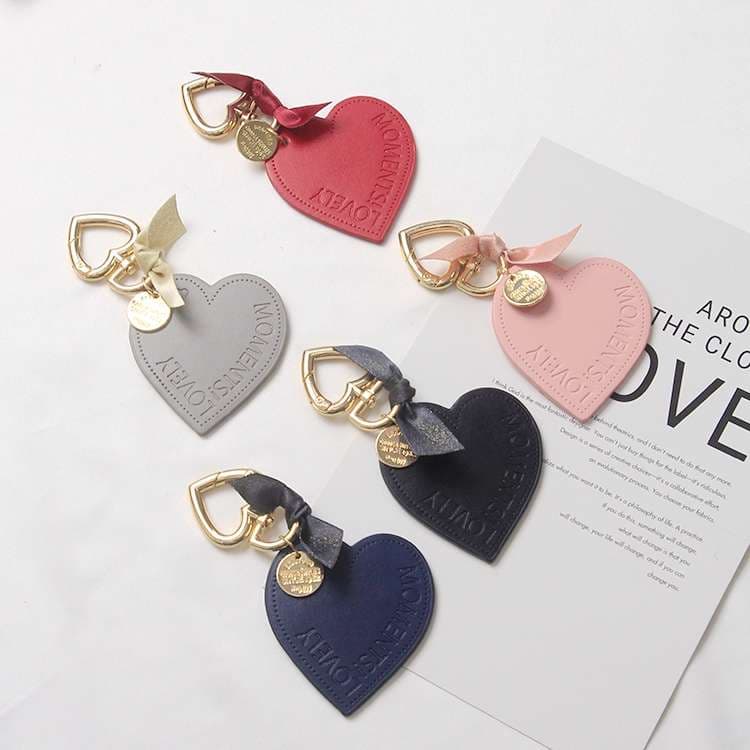 ハートモチーフの高級レザーキーホルダー