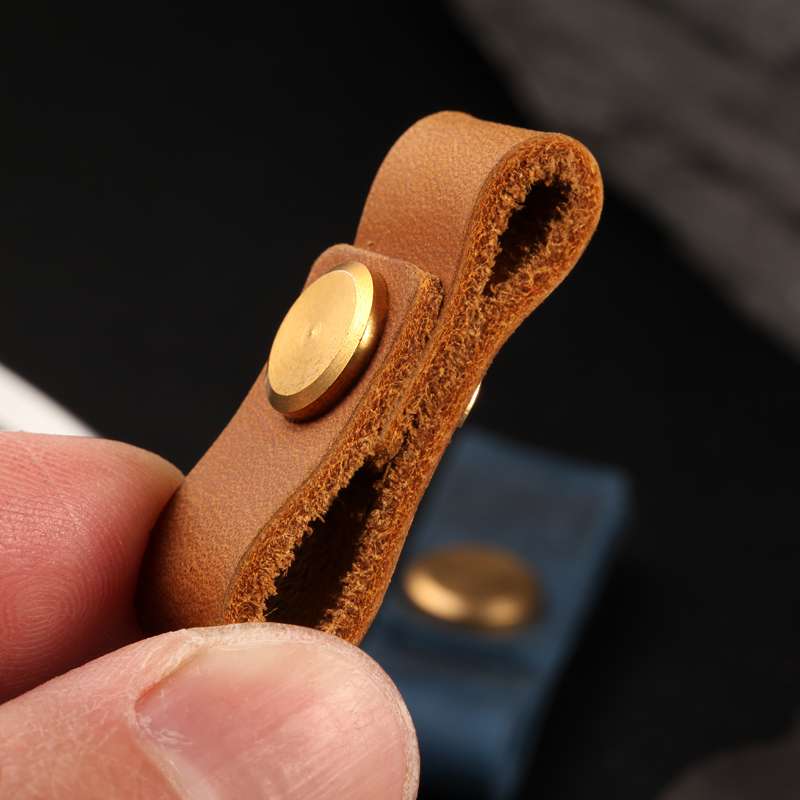 高級感漂う手作り革製キーホルダー