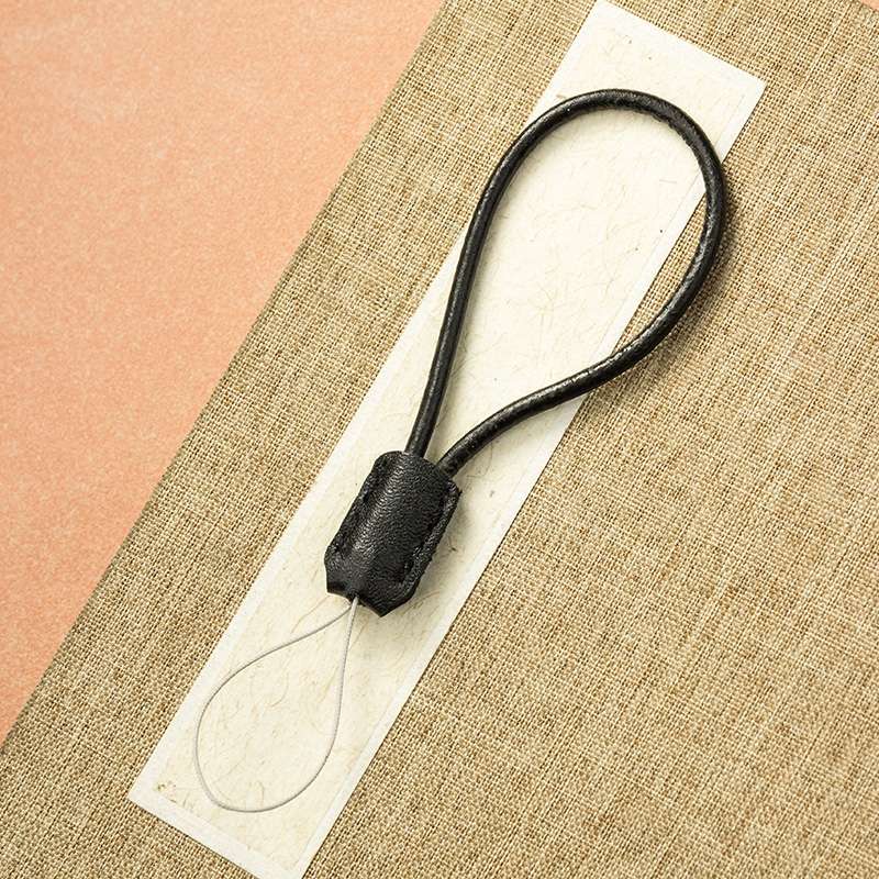 シンプル革紐キーホルダー