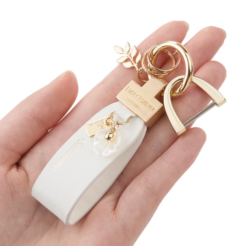 シェル付き付き革製キーホルダー