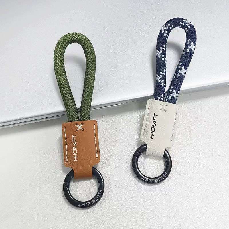 職人技が光る編み込みキーホルダー