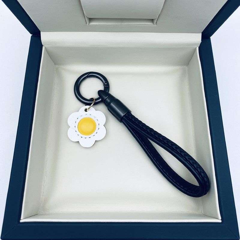 フルーツチャーム付きレザーキーホルダー