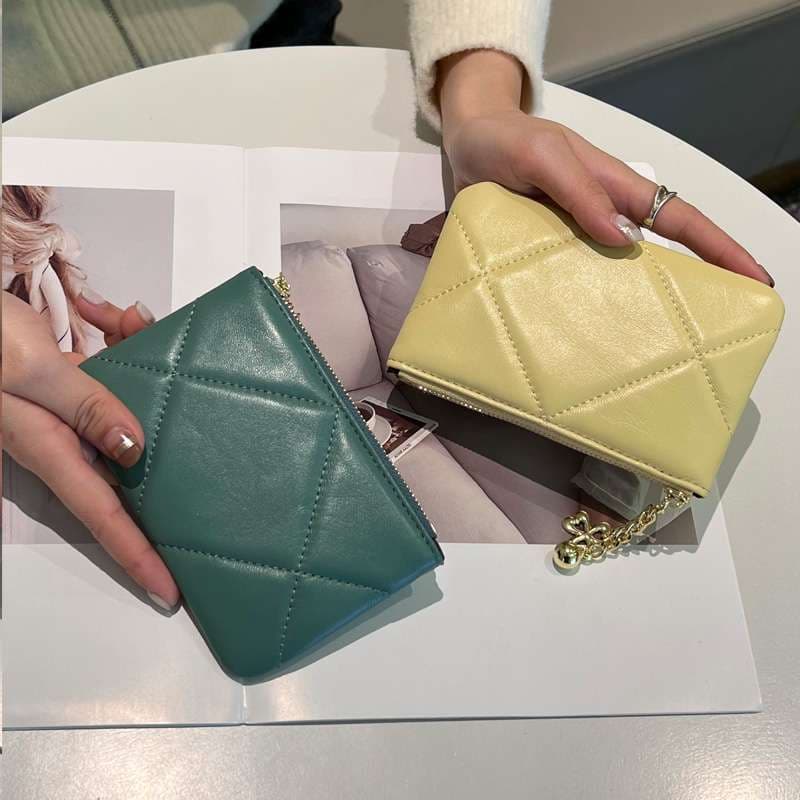 高級感溢れるキルティングキーケース