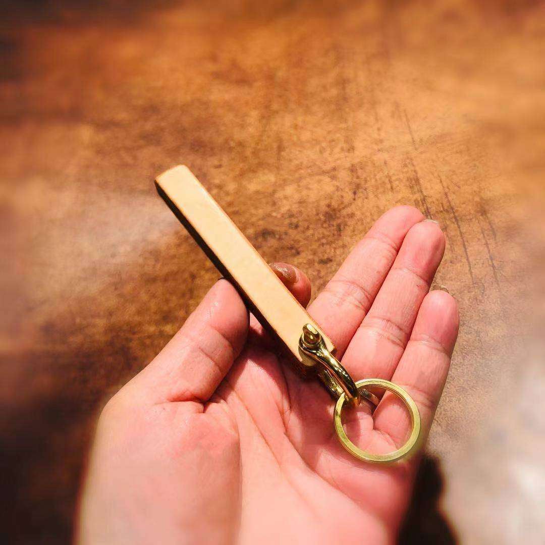 イタリア製牛革のキーリング