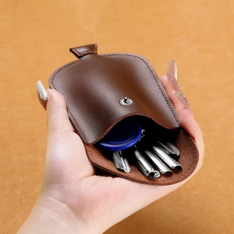 ラウンドフラップの機能的キーケース