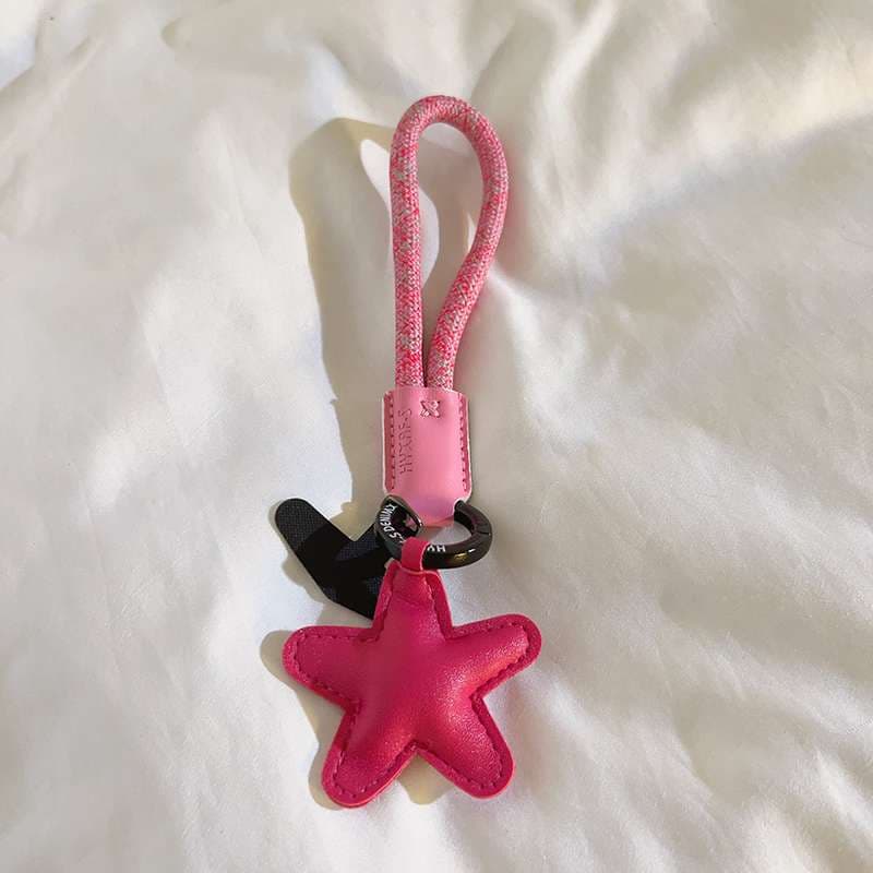 星型チャーム付き革製キーホルダー