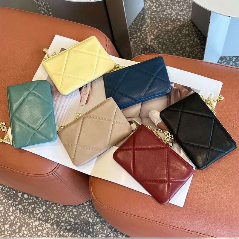 高級感溢れるキルティングキーケース