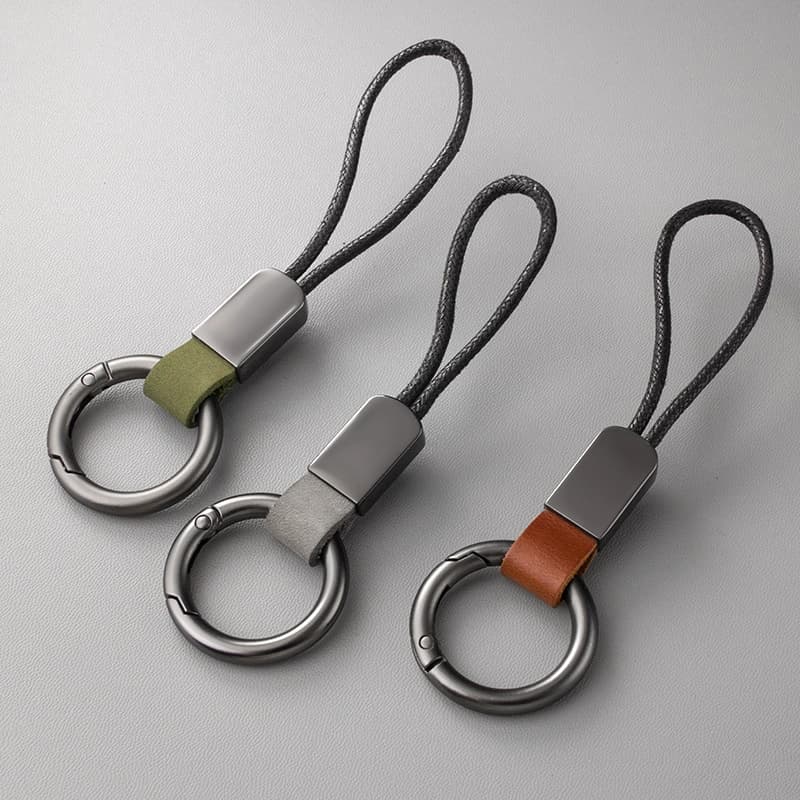 マットパーツ付き革製キーホルダー